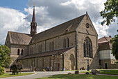 Kloster Loccum, ehemalige Zisterzienserabtei, Hauptfassade und Eingang, Dachreiter, Steinhuder Meer, Niedersachsen, Norddeutschland, Deutschland