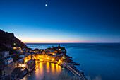 The little village of Vernazza at night, Cinque Terre National Park, UNESCO World Heritage Site, Liguria, Italy, Europe