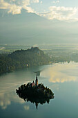 Lake Bled (Blejsko jezero), Bled, Julian Alps, Slovenia, Europe