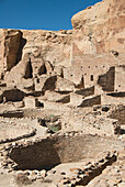 Chaco Culture National Historic Park, World Heritage Site, Pueblo Bonito, kiva (foreground), UNESCO World Heritage Site, New Mexico, United States of America, North America