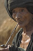 Old Aku lady smoking wooden pipe, Wan Sai village, Kengtung (Kyaing Tong), Shan state, Myanmar (Burma), Asia