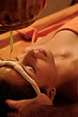 Shirodhara treatment at the Quan Spa at the Marriott Hotel in Mumbai, India, Asia