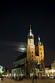 St. Mary's church or basilica at night, Main Market Square (Rynek Glowny), Old Town District (Stare Miasto), Krakow (Cracow), UNESCO World Heritage Site, Poland, Europe