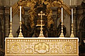 Main altar, St. Peter's Basilica, Vatican, Rome, Lazio, Italy, Europe