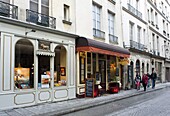 Shops and restaurants on the Ile St. Louis, Paris, France, Europe
