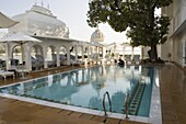The Lake Palace Hotel on Lake Pichola, Udaipur, Rajasthan state, India, Asia