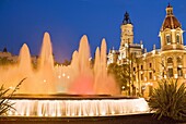 Plaza del Ayuntamiento and fountain, Valencia, Comunidad Autonoma de Valencia, Spain, Europe
