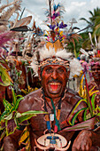 Stammesmitglied in traditionellem Kostüm beim Tanz, Kopar, East Sepik Provinz, Papua-Neuguinea, Südpazifik