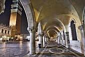 Early morning in St. Marks Square, cloisters of Palazzo Ducale and Campanile, Venice, UNESCO World Heritage Site, Veneto, Italy, Europe
