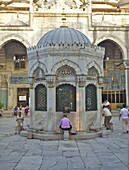 The Yeni Camii (New Mosque), Istanbul, Turkey, Europe, Eurasia