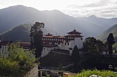 Trongsa Dzong (Chokhor Raptentse), dating from 1648, above Mangde Chu river gorge, Bhutan, Himalayas, Asia