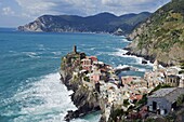 Clifftop village of Vernazza, Cinque Terre, UNESCO World Heritage Site, Liguria, Italy, Europe
