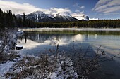 Herbert Lake and Bow Range, Banff National Park, UNESCO World Heritage Site, Rocky Mountains, Alberta, Canada, North America