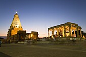 Evening pujas at the Bridhadishwara Temple (Bridhadeeshwara Temple) (Great Chola Temple) in Thanjavur (Tanjore), UNESCO World Heritage Site, Tamil Nadu, India, Asia