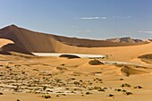 Sand dunes, Sossusvlei, Namib Naukluft Park, Namib Desert, Namibia, Africa