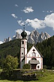 St. Johann Church, Funes Valley (Villnoss), Dolomites, Trentino Alto Adige, South Tyrol, Italy, Europe
