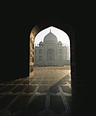 Taj Mahal, UNESCO World Heritage Site, seen through gateway, Agra, Uttar Pradesh state, India, Asia