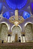 The largest ornate chandelier in the world hanging from the main dome inside the prayer hall of Sheikh Zayed Bin Sultan Al Nahyan Mosque, Abu Dhabi, United Arab Emirates, Middle East