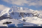 Mountains and huge tabular icebergs, Antarctic Peninsula, Antarctica, Polar Regions