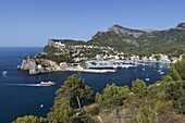 View over bay and harbour, Port de Soller, Mallorca (Majorca), Balearic Islands, Spain, Mediterranean, Europe