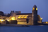 The Church of Notre-Dame-des-Anges at dusk from the harbour at Collioure, Cote Vermeille, Languedoc-Roussillon, France, Europe