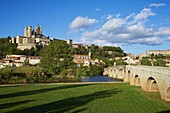 Cathedral Saint-Nazaire and Pont Vieux (Old Bridge) over the River Orb, Beziers, Herault, Languedoc, France, Europe