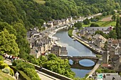 Boats and houses along the Banks of the River Rance, with the Old Stone bridge, Dinan, Cotes d'Armor, Brittany, France, Europe