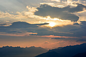 Wolkenstimmung über Lechtaler Alpen und Verwall, vom Kreuzjoch, Rätikon, Vorarlberg, Österreich
