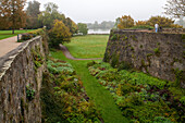 Landestrost Castle, fortification wall, battlement, Neustadt an Ruebenberge, Lower Saxony, northern Germany