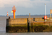 Pier, breakwater, mole, red signal, Wilhelmshaven, Lower Saxony, Germany