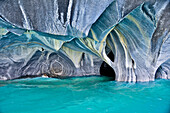 'Marmorhöhle im See Lago General Carrera bei Puerto Rio Tranquilo, auch Lago Buenos Aires (Argentinien), Carretera Austral, Región Aysén, Patagonien, Anden, Chile, Südamerika;'