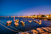 Abendaufnahme, Blick vom Hafen auf Altstadt, Lagos, Algarve, Portugal