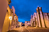 Beleuchtete Kirche, Altstadt, Monsaraz, Alentejo, Portugal