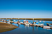 Boote in der Lagune, Cabanas bei Tavira, Algarve, Portugal