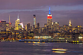 Manhattan, view of the Empire State Building and Midtown Manhattan across the Hudson River, New York, United States of America, North America