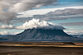 plateau of modrudalur, mountain herdubreid at the junction of the routes route n1 and the f901 trail, east-central iceland, europe