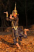 'Camdodia, Siem Reap Province, Siem Reap Town, Angkor Temples, Site World Heritage of Humanity by Unesco in 1992, Angkor Wat temple (12th century), East door, the show ''Legend of Angkor Wat'' made by the  Bayon CM company, a dancer of the National Ballet