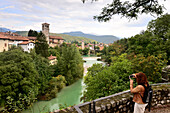 Ansicht von Cividale del Friuli am Fluß Natisone, Friaul, Nord-Italien