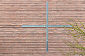 New catholic church of the Propsteigemeinde St. Trinitatis Leipzig, modern new architecture, visitors, Leipzig, Saxony, Germany