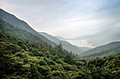 Blick auf Bucht von Lantau Insel, Hongkong, China, Asien