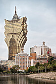 Blick über Baia da Praia Grande zu diversen Casinos, Macau, China, Asien