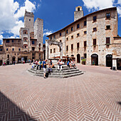 Piazza della Cisterna, San Gimignano, UNESCO World Heritage Site, Siena Province, Tuscany, Italy, Europe