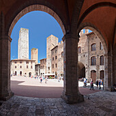 Piazza Duomo, San Gimignano, UNESCO World Heritage Site, Siena Province, Tuscany, Italy, Europe