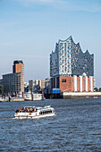 Blick auf die Skyline der Hafencity Hamburg und die Elbphilharmonie, Hamburg, Norddeutschland, Deutschland