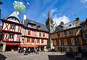 Cathedral and Frame houses, historic centre, Vannes, Département Morbihan, Bretagne, France, Europe