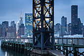 Hunters Point, East River, view to Midtown, Manhattan, New York, USA