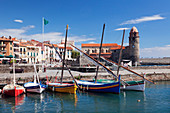 Traditional fishing boats at the port, fortress church Notre Dame des Anges, Collioure, Pyrenees-Orientales, Languedoc-Roussillon, France, Mediterranean, Europe