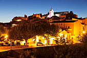 Hilltop village of Roussillon, rocks of ochre, Provence, Provence-Alpes-Cote d'Azur, Southern France, France, Europe