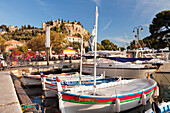 Fishing boats at the harbour, castle in the background, Cassis, Provence, Provence-Alpes-Cote d'Azur, Southern France, France, Mediterranean, Europe