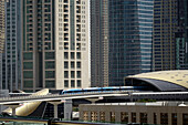 U-Bahn Station und Hochhäuser, Dubai Marina, Dubai, Vereinigte Arabische Emirate, VAE